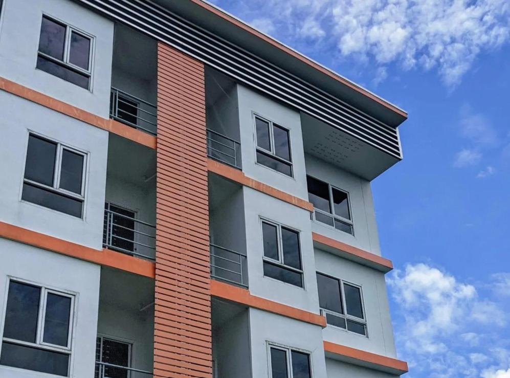 ホテル V At Panus Phanat Nikhom エクステリア 写真